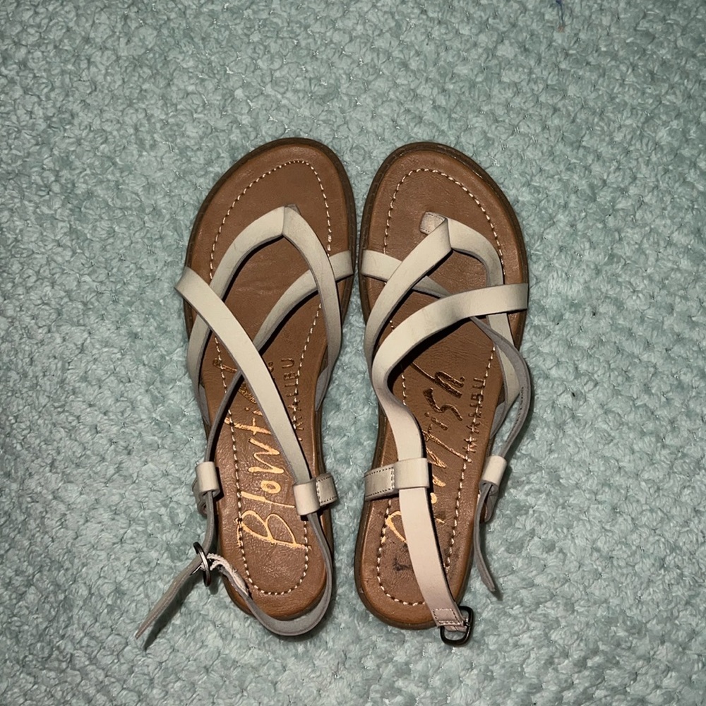 Beige/white sandals